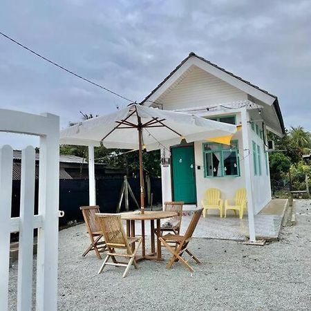 Sea Kecil Tiny House Near Jetty Of Kuala Besut Villa Kampong Nail Buitenkant foto