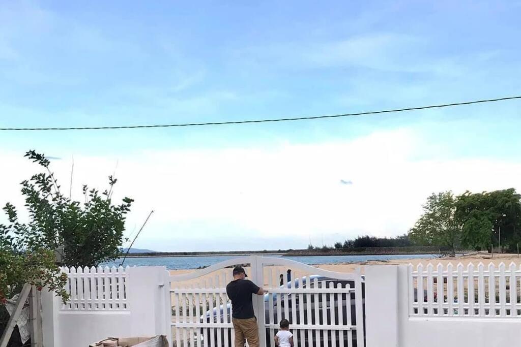 Sea Kecil Tiny House Near Jetty Of Kuala Besut Villa Kampong Nail Buitenkant foto