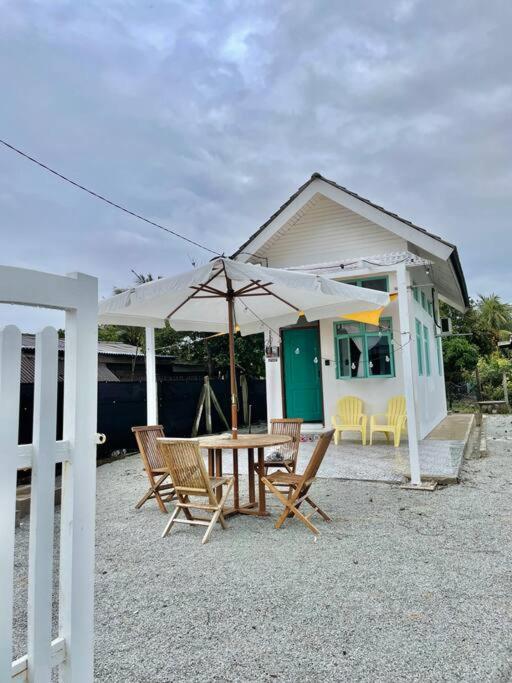 Sea Kecil Tiny House Near Jetty Of Kuala Besut Villa Kampong Nail Buitenkant foto